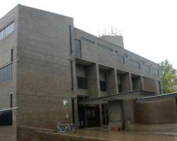 She attended the State University of New York at Purchase.